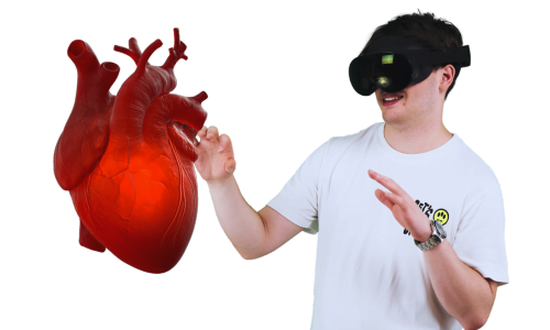 Ragazzo di medicina che studia per il TOLC-Med con visore e un cuore 3d